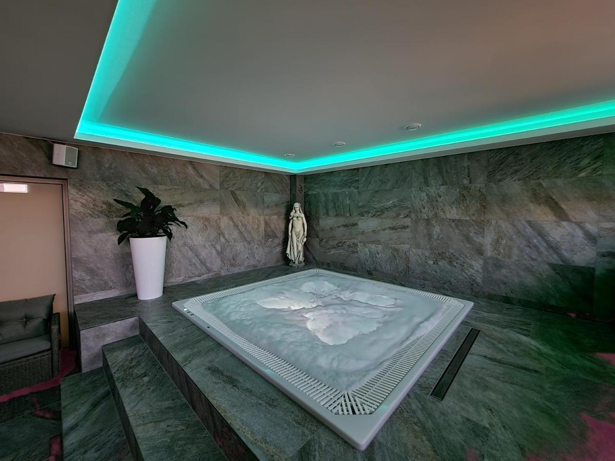 Chaty Krusetnica S Luxusnym Privatnym Wellness Exterior photo