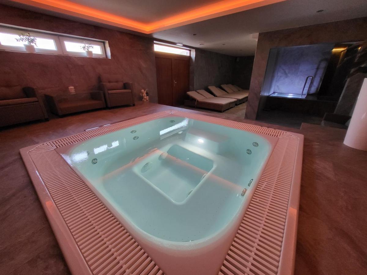 Chaty Krusetnica S Luxusnym Privatnym Wellness Exterior photo